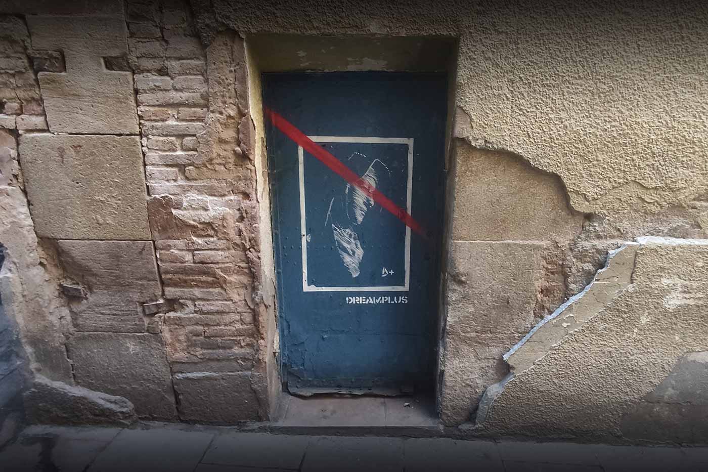 La Virgen de la Sangre de las Mujeres — street art