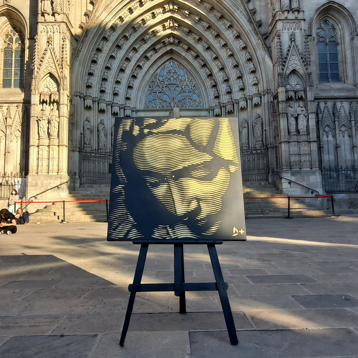 Pierced Mary (black/gold) details